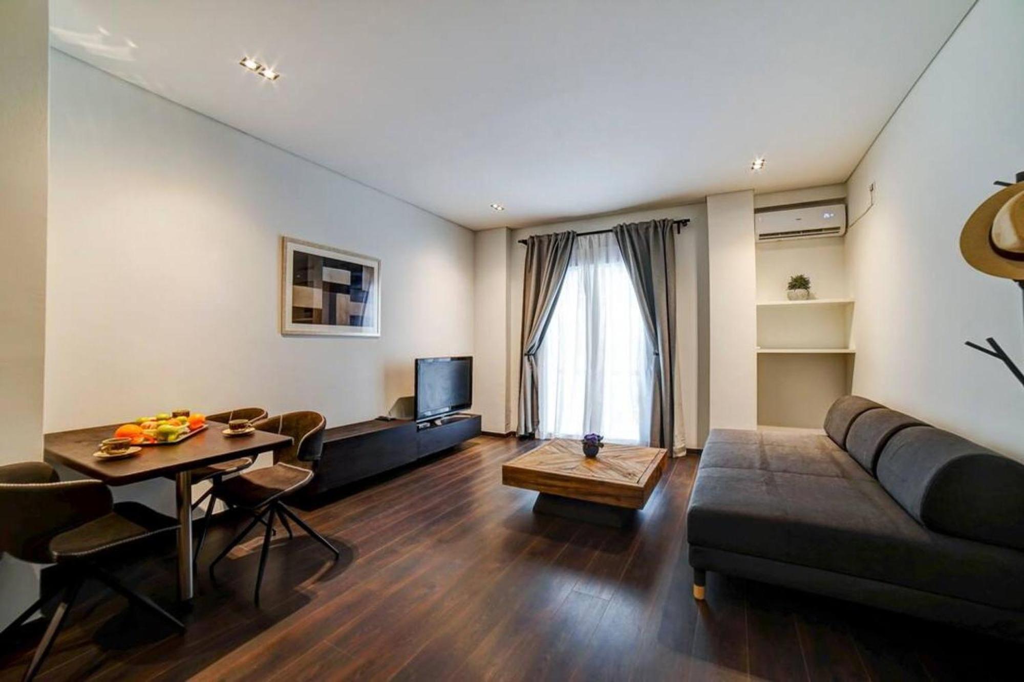 Classy And Stylish Apartment Next To Hilton Афины Экстерьер фото