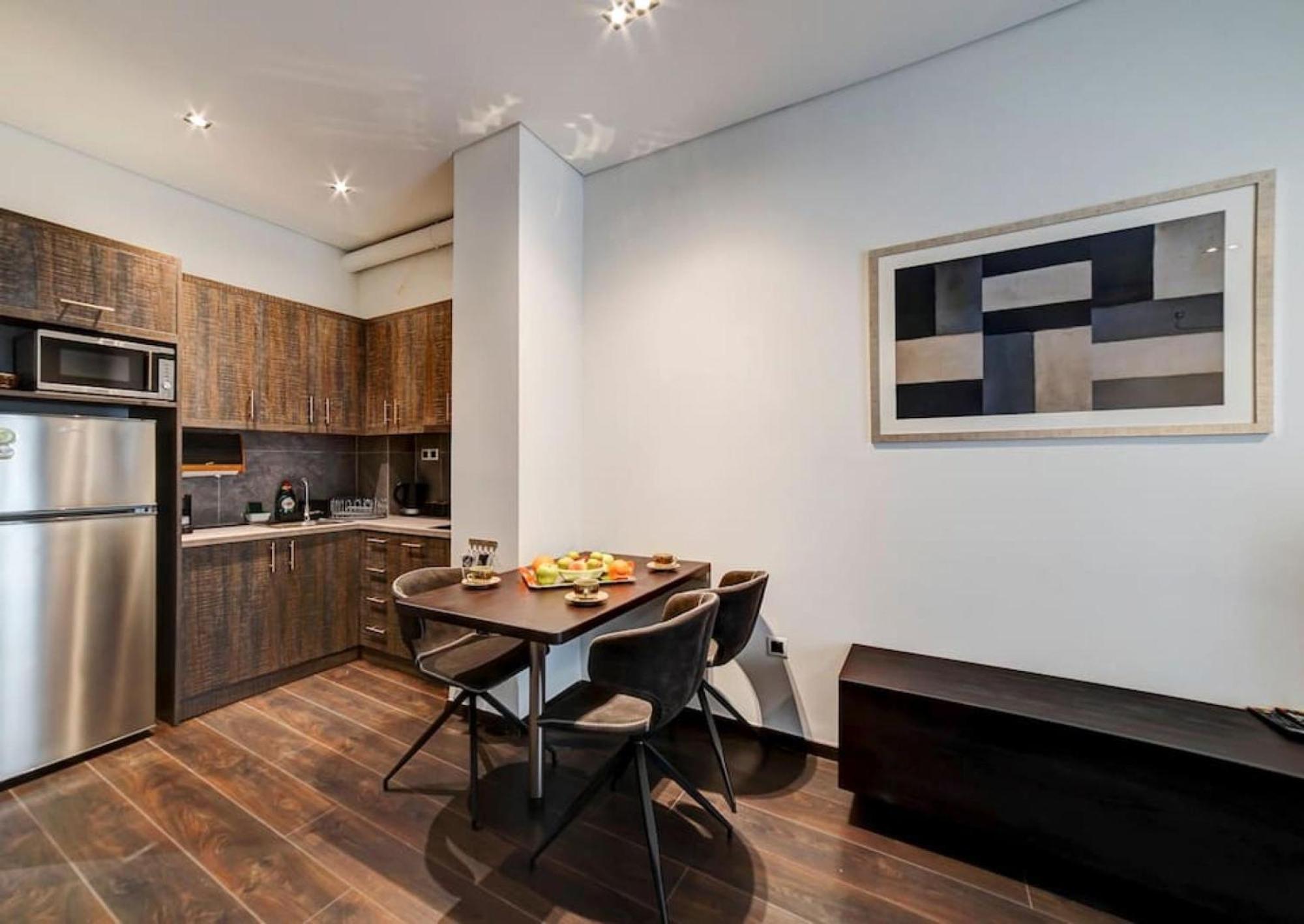 Classy And Stylish Apartment Next To Hilton Афины Экстерьер фото